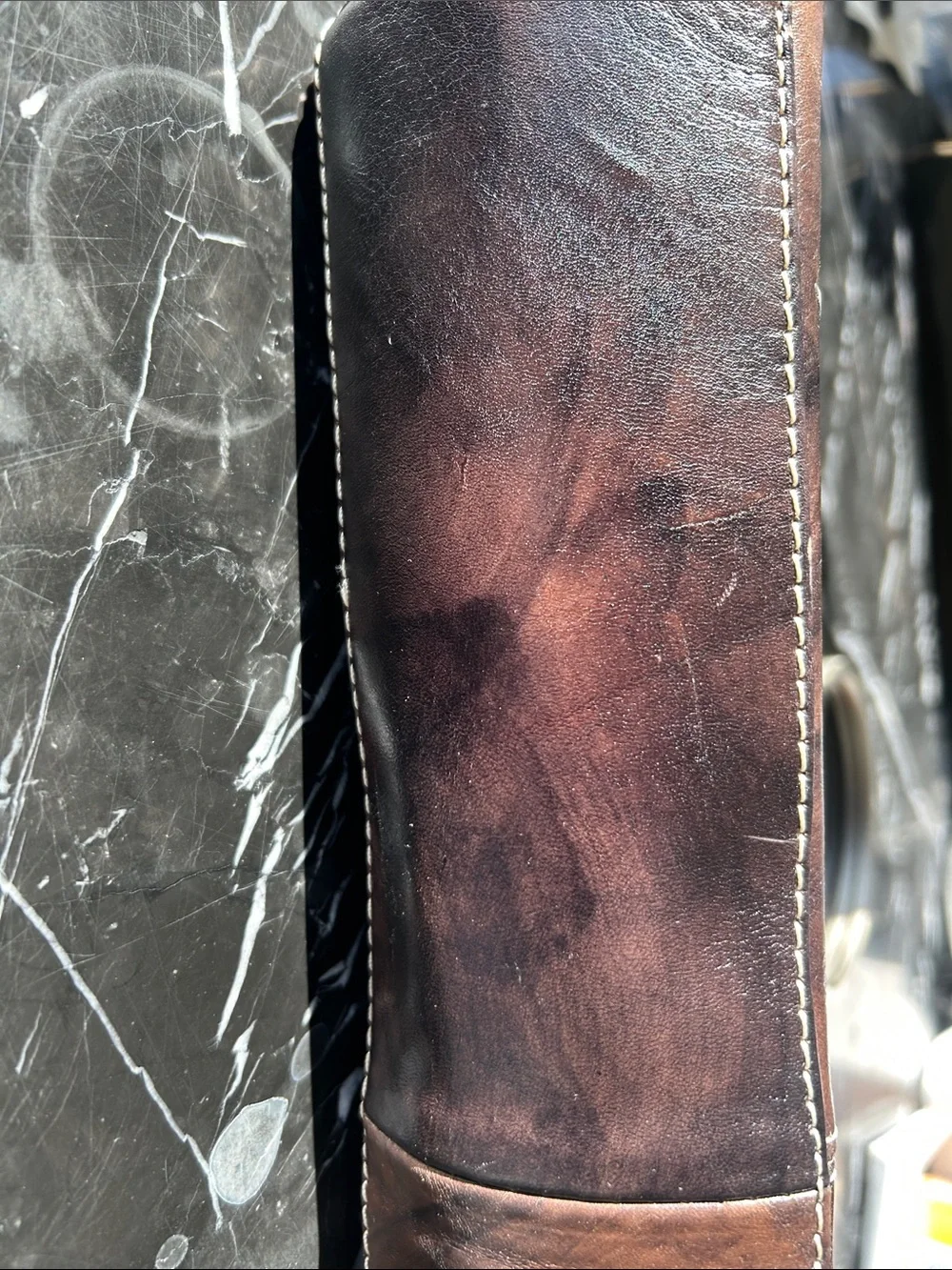 Vintage-Inspired Brown Leather Ring-Handle Bag - Picture 5 of 6